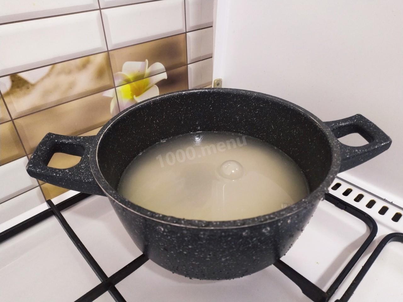 Кутья из риса с изюмом и медом шаг 3